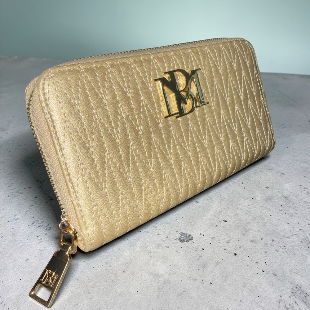 Badgley Mischka Quilted Zip Around Wallet Gold Champagne Logo Wallet - EUC ✨ - Picture 2 of 10